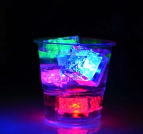 Microordenador arquitecto Educación escolar Caja 12 cubos ice cube reutilizables de plástico con luz para fiesta /  g-9695-41 / k-117b | Joinet.com